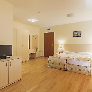 Serena Hotel